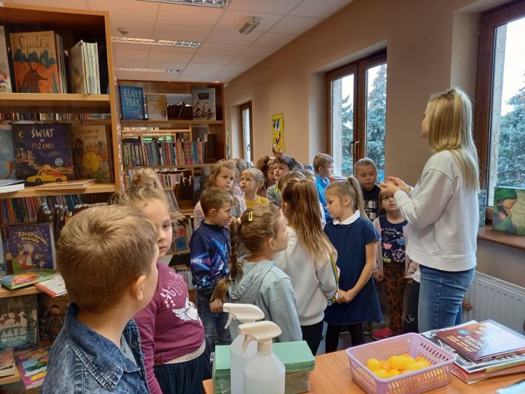 W bibliotece miejskiej