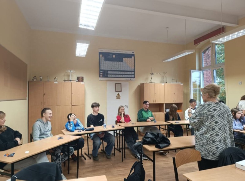 Chemia żywi, leczy, ubiera