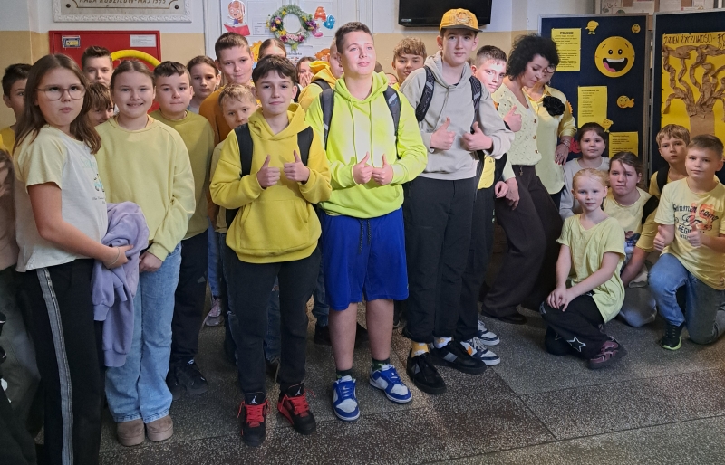 Żółty kolor pełen uśmiechów