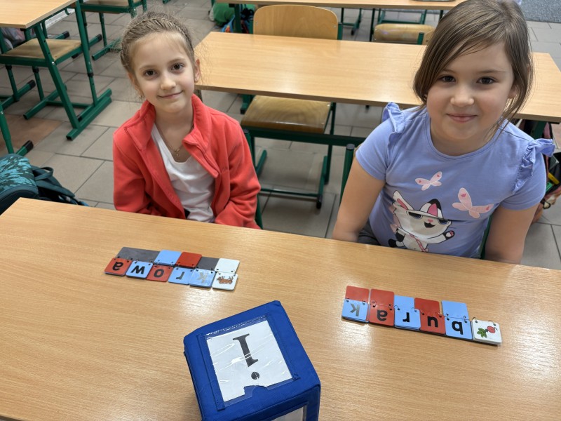 Zdjęcie - W świecie liczb i liter