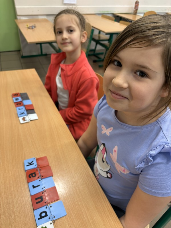 Zdjęcie - W świecie liczb i liter