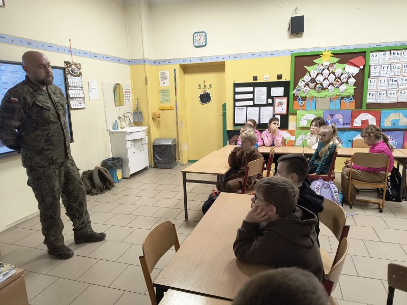 Wizyta żołnierza w klasach 2d i 2c