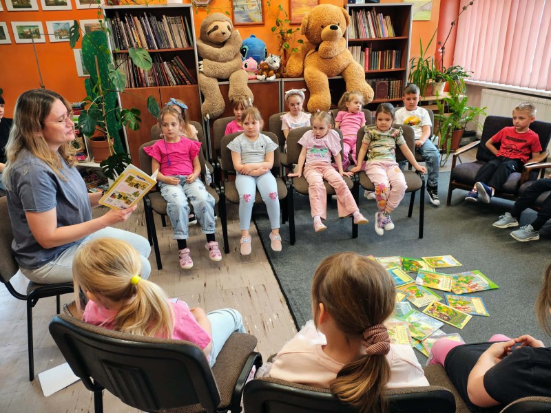 Wiewiórki w bibliotece